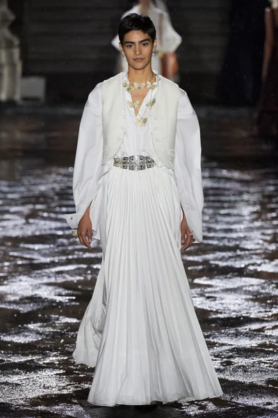 Look 27